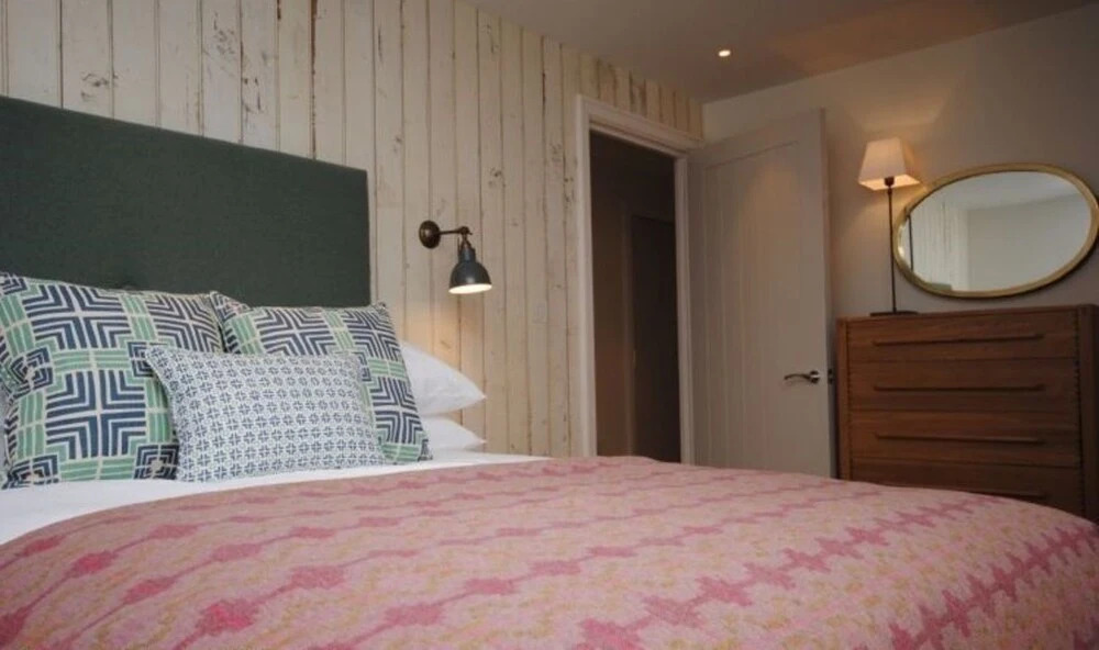 9 The Salterns, Chichester 402415
