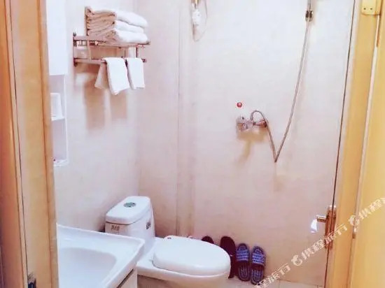 Yuhuagong Motel