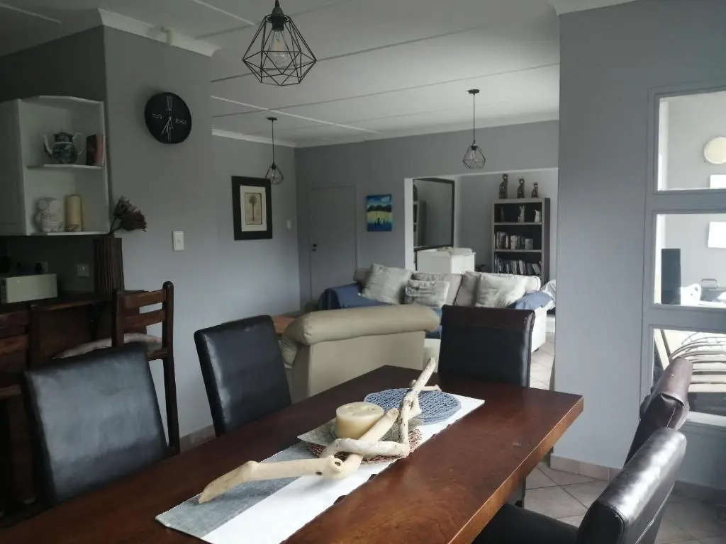 84 Leonora Drive - Family Holiday Home
