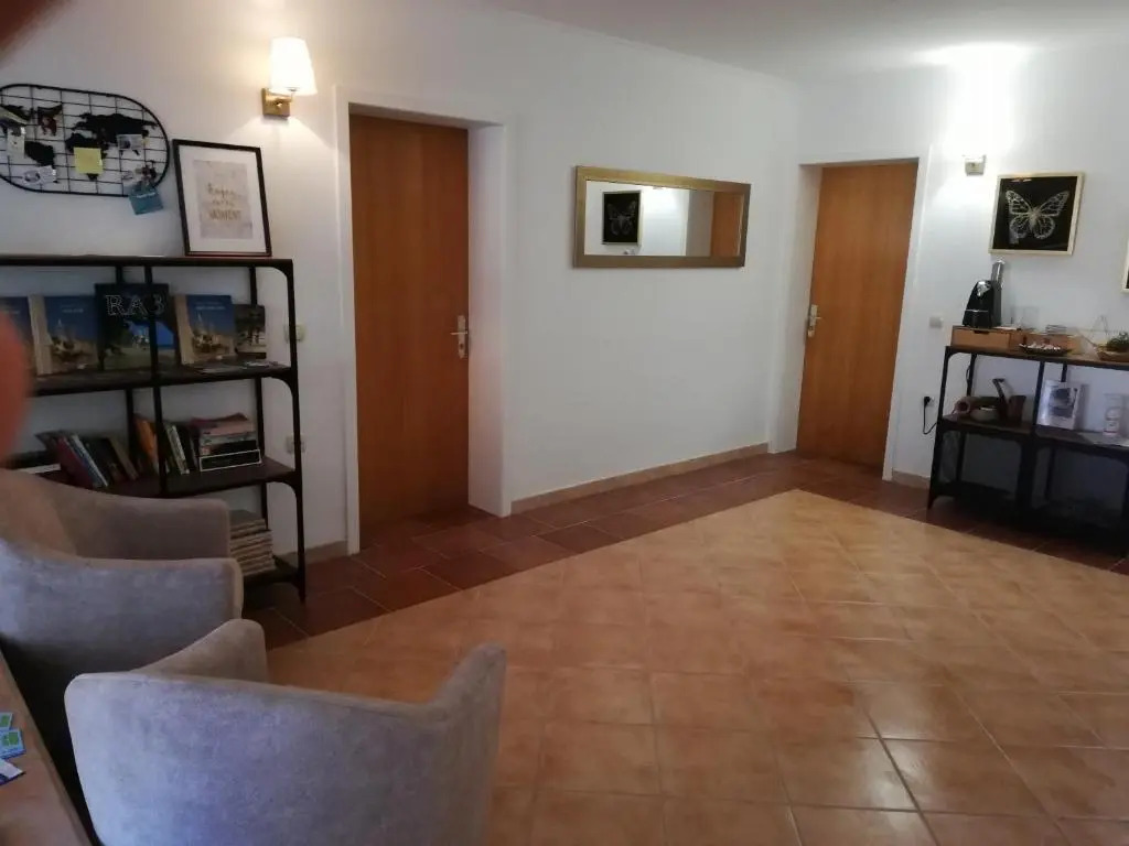 Riviera Rooms and Apartments