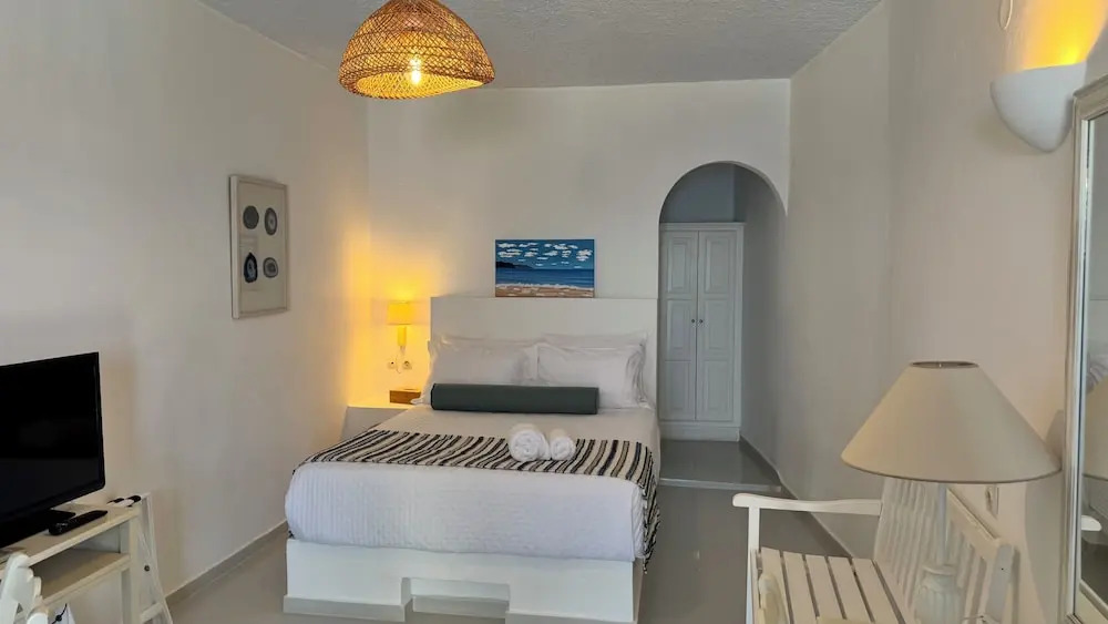 Santorini Theasis Suites