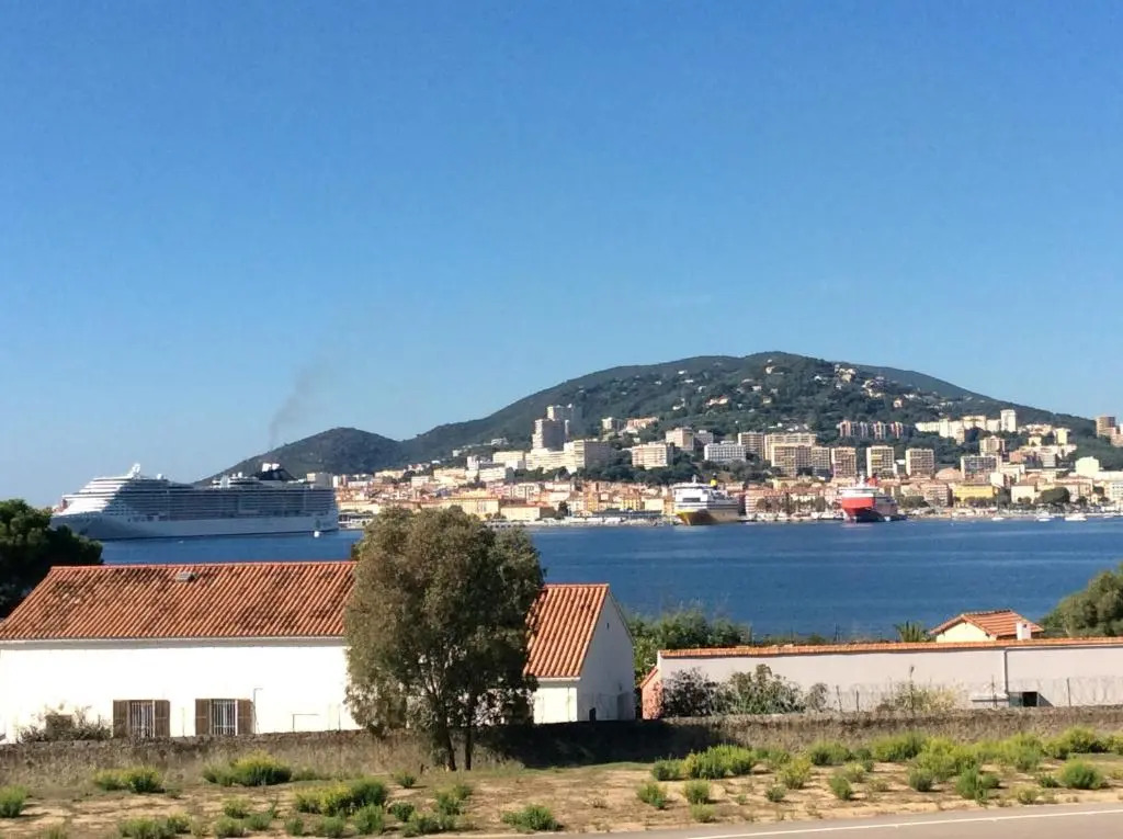 Villa dexception, piscine, vue mer, plage à 100M