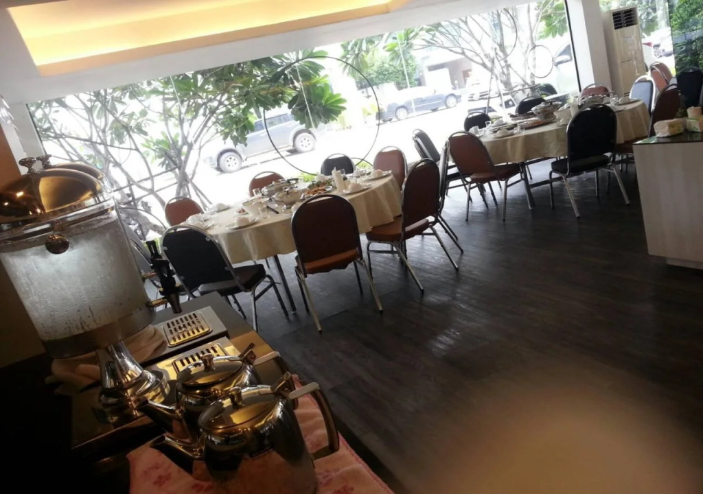 Leenova Hotel