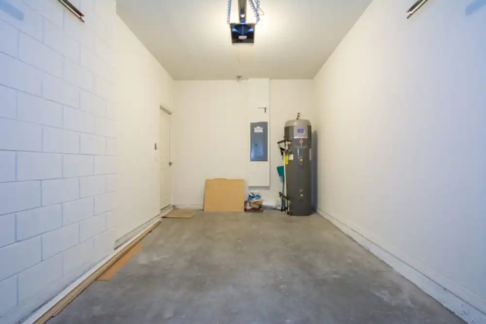Compass Bay 3181