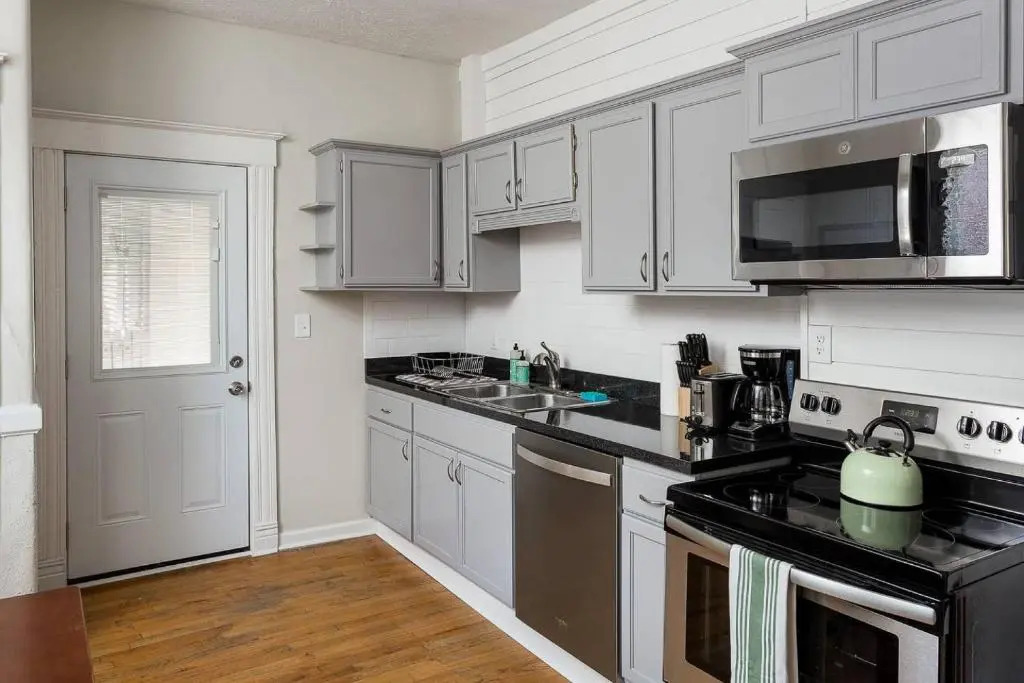 1858 Edgeland Avenue, Unit One