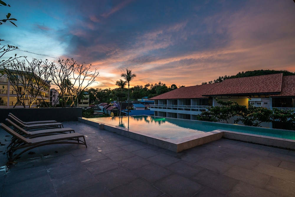Apartment at Palmyrah Surin by Lofty
