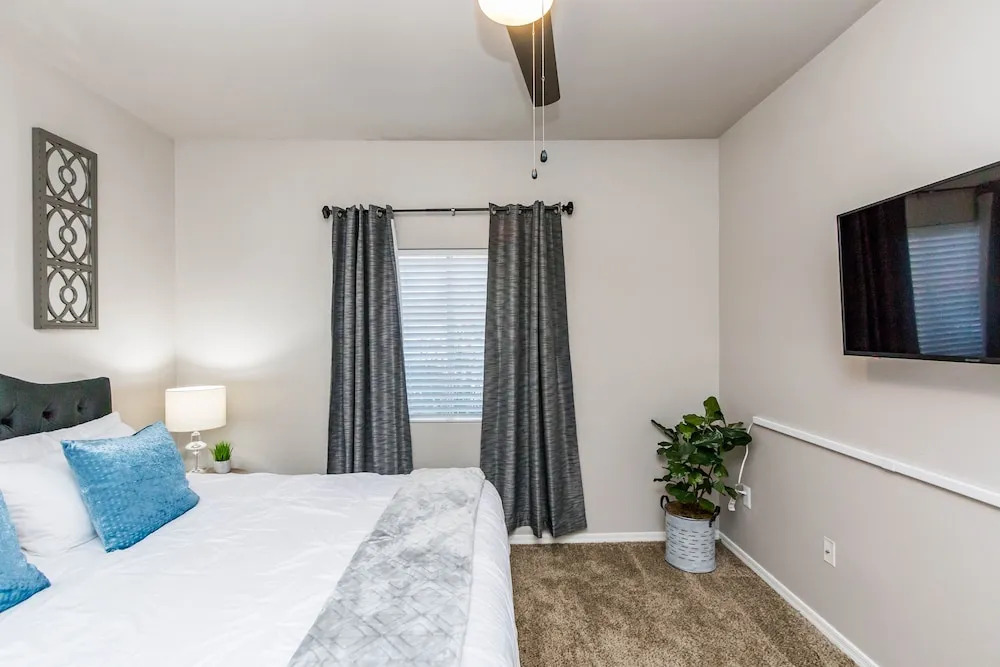 Executive 3 BR King, Close to Kierland & TPC w Parking 1025
