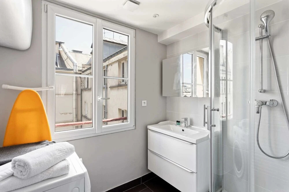 Modern Apartment Near Opera Garnier