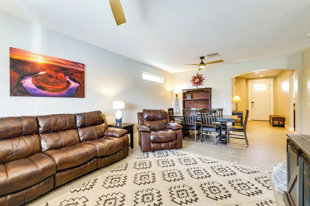 Putting Green, Pool Table! West Valley Family Home