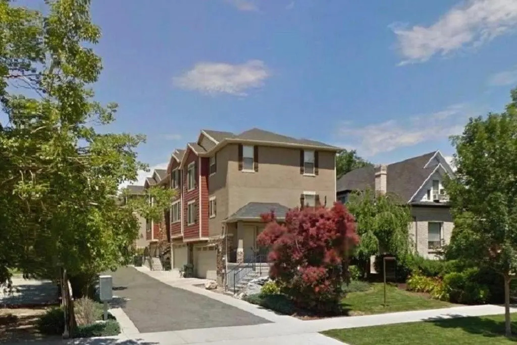 Modern Townhome Near the Center of the City