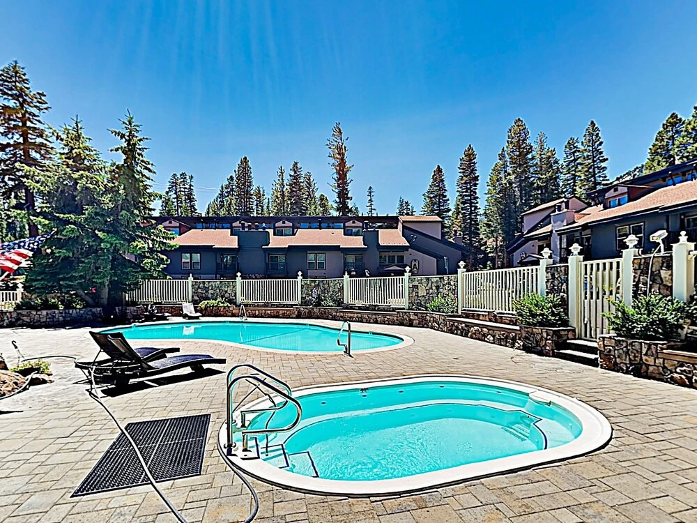 Mt. W/ Sleep Number Beds - Walk To Slopes 2 Bedroom Condo