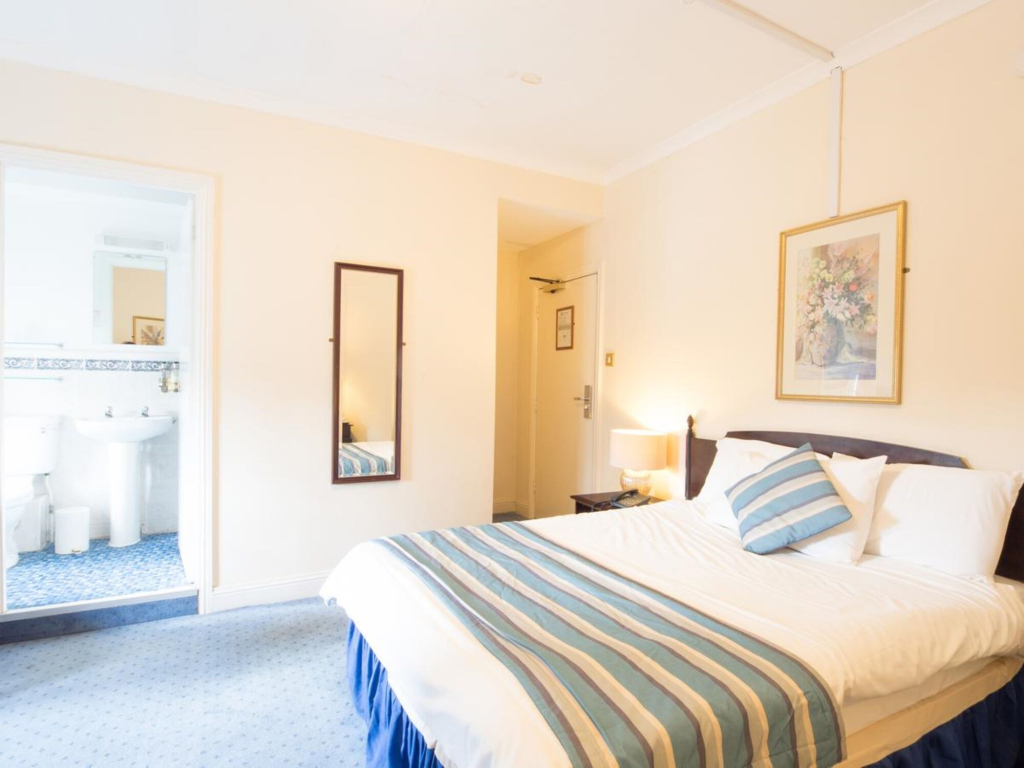 The Devils Punchbowl Hotel
