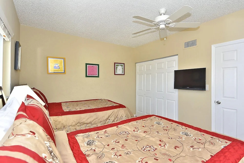 Sunset Chateau 609 Top Floor/ Amazing Views/ Great Location!
