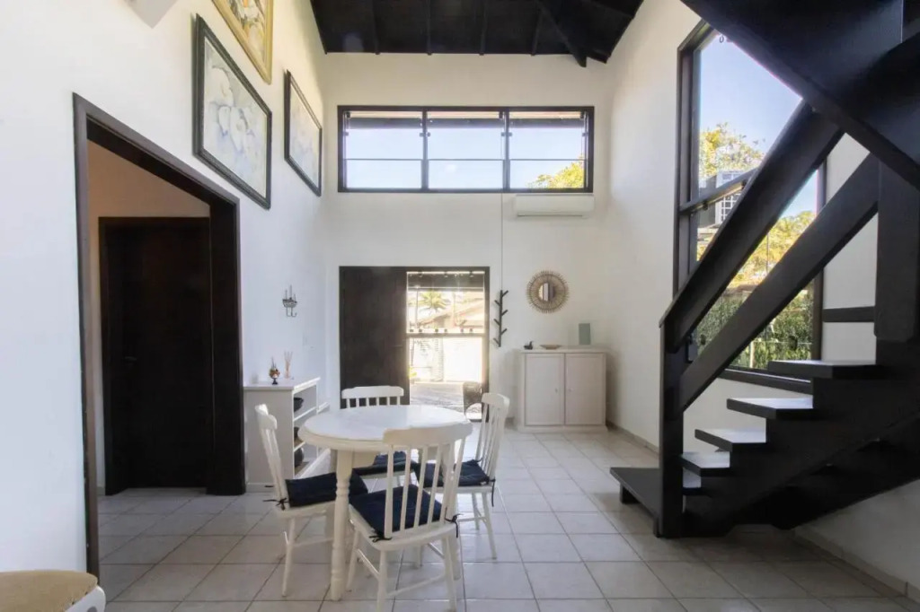 Linda Casa! Acesso privado praia Guaratuba(50mts)