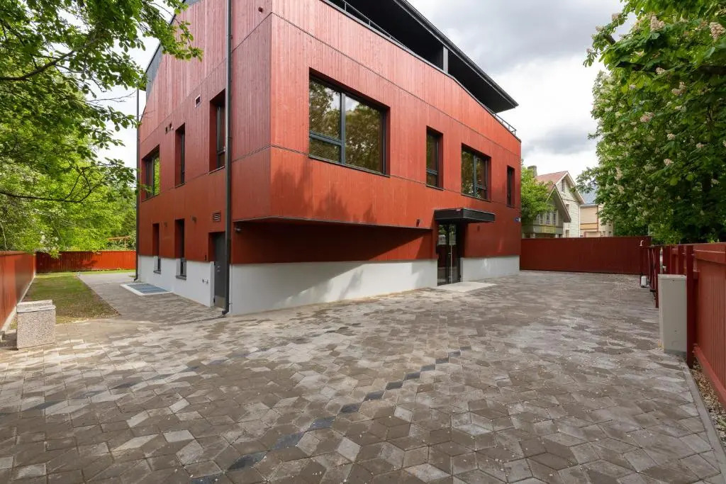 Self-check-in spacious 1 bedroom apartment with free parking
