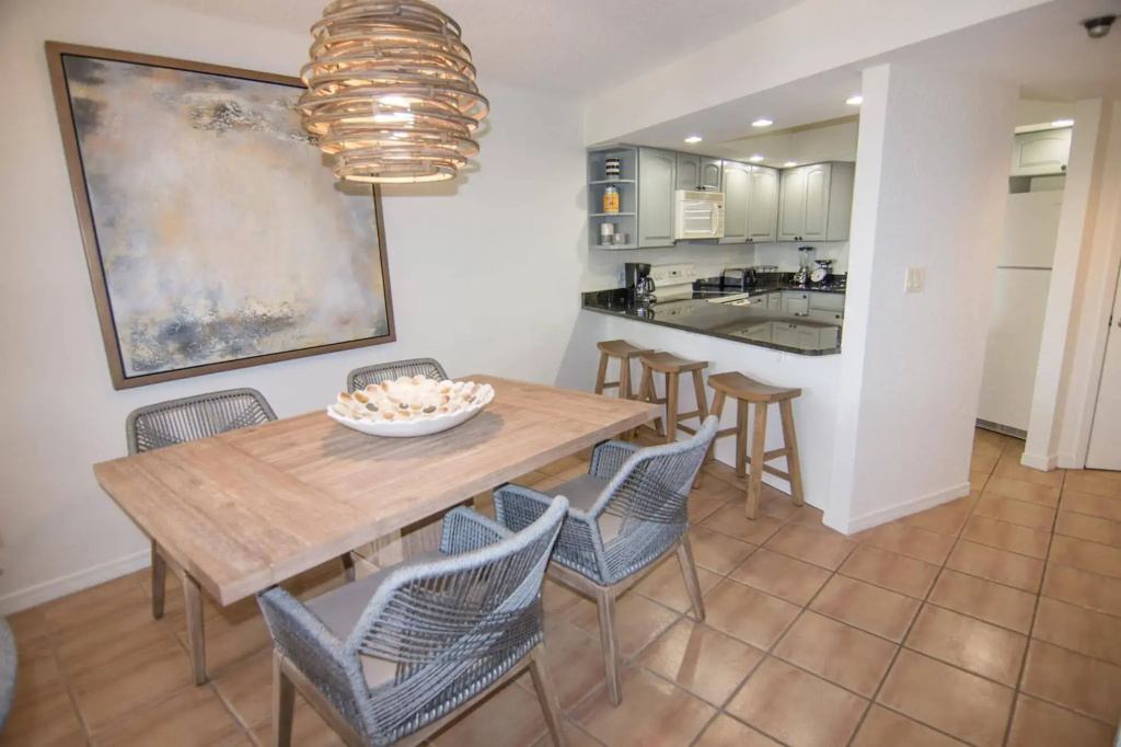 Beachside Towers at Sandestin by Panhandle Getaways