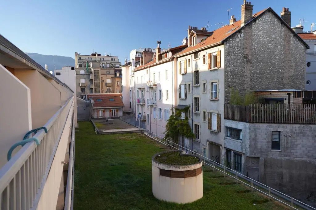 Studio plein centre avec garage, piscine et gardien