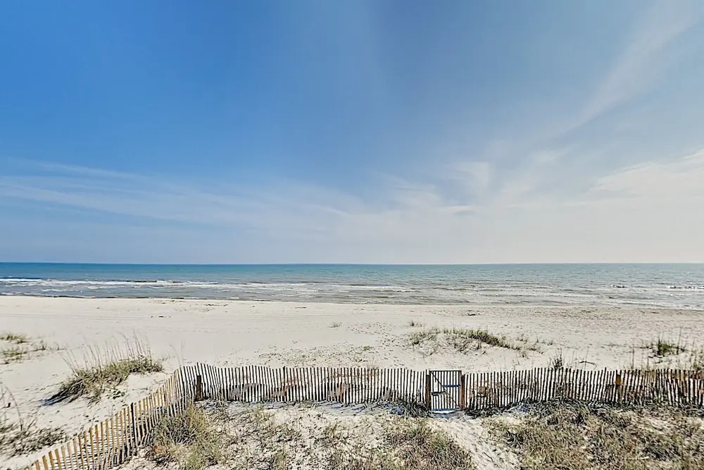 Coastal Blessings: Gulf-front W/ Private Beach 5 Bedroom Home