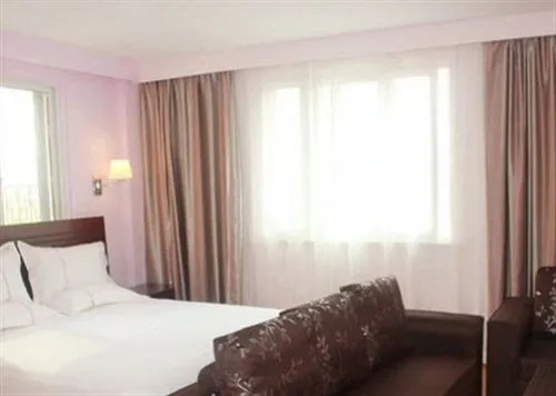 Shanghai Yiting 6+e Hotel (Lujiazui)