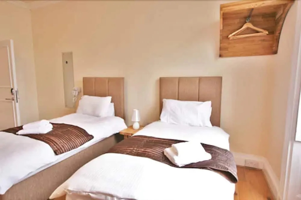 Central Studios Gloucester Place by Roomsbooked