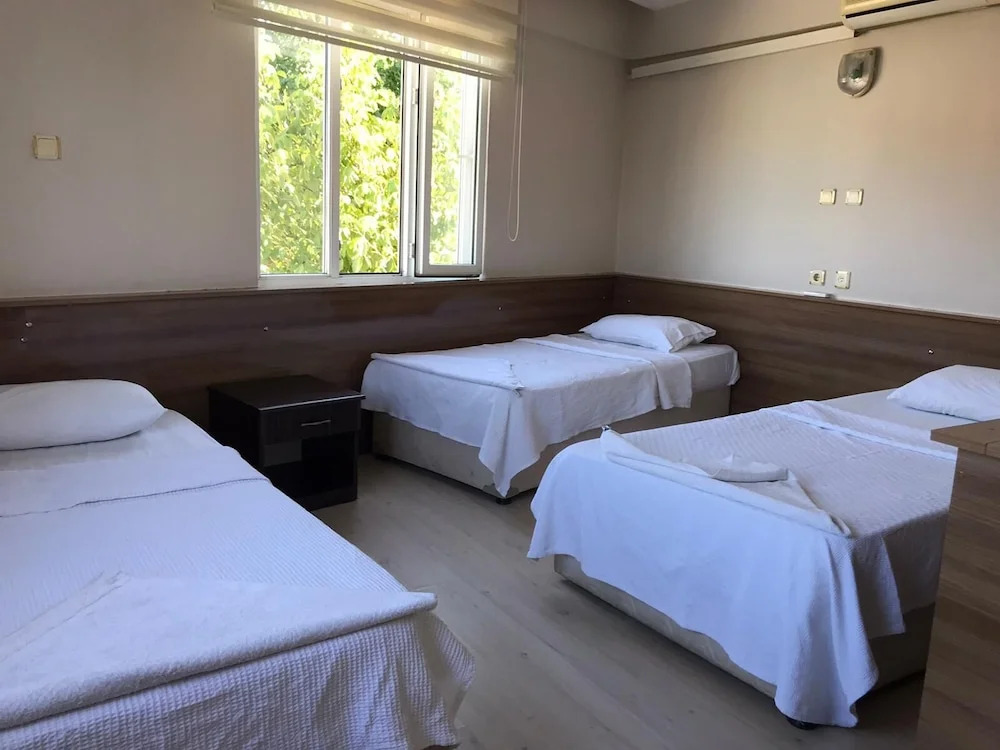 Dolphin Yunus Hotel