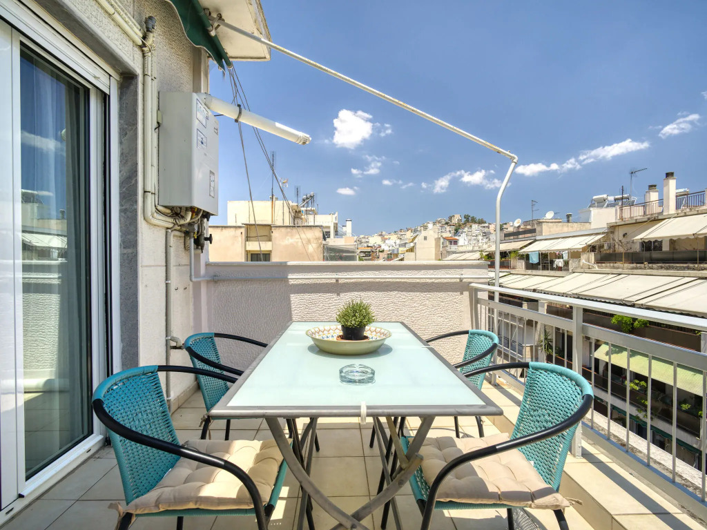 Snug apartment in Αθήνα with veranda