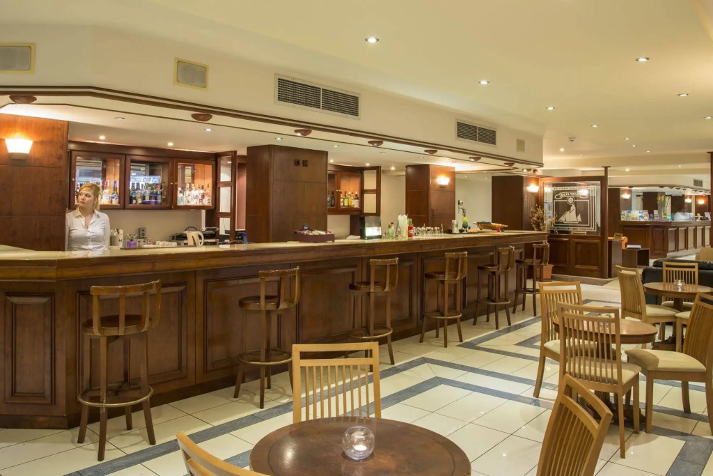 Manousos City Hotel