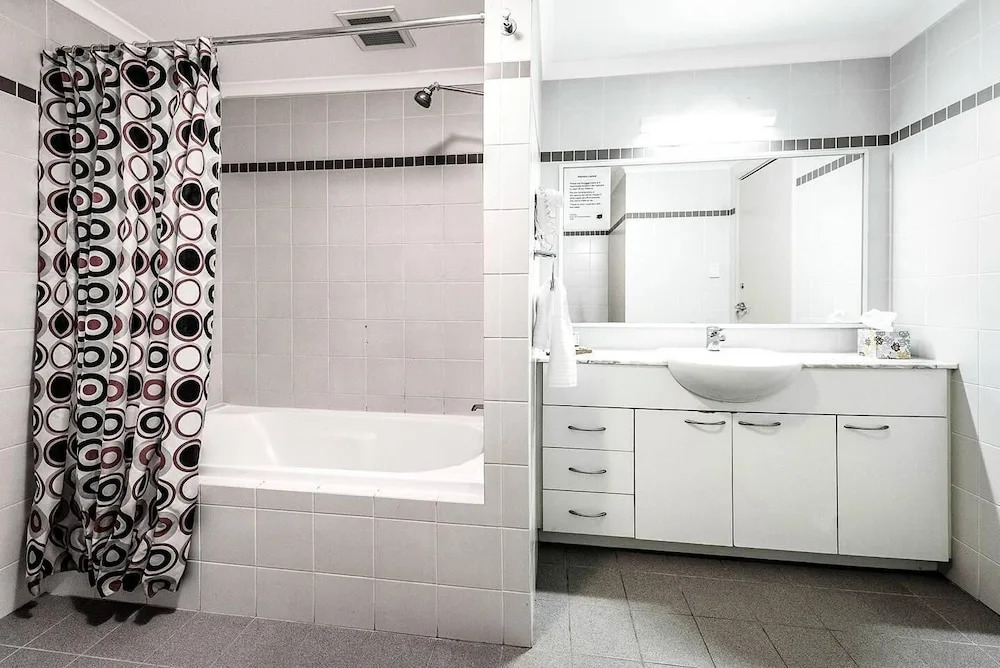 Two bedroom Apt next to Perth CBD with Parking.