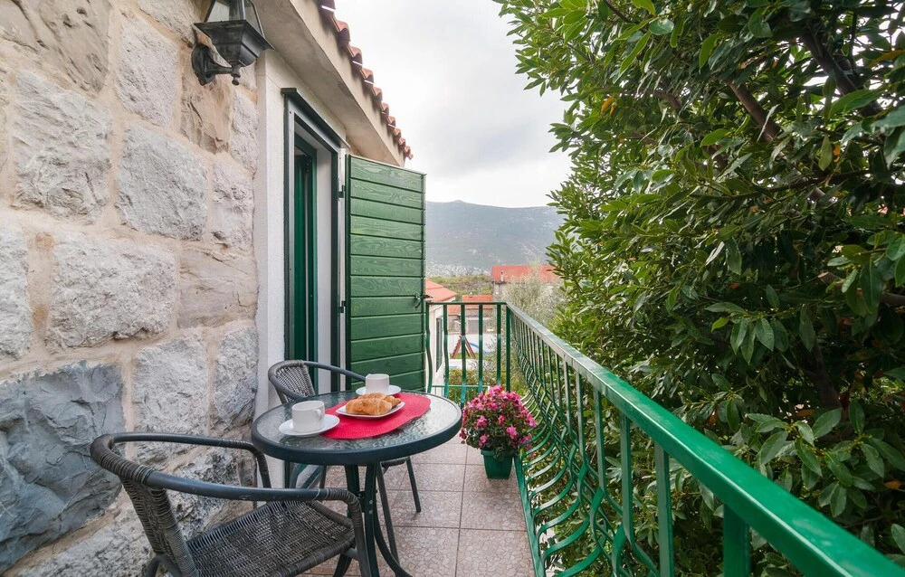 Nice Home in Ostrvica With Wifi and 5 Bedrooms