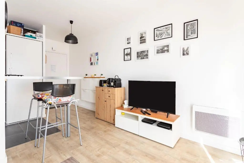 L'IVOIRE - Joli appartement - 1 chambre avec balcon et 1 place de parking