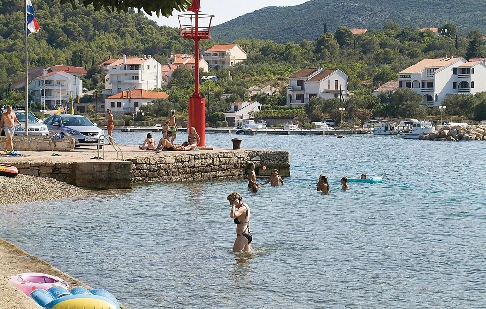 Nice Apartment in Lukoran With 1 Bedrooms, Wifi and Outdoor Swimming Pool