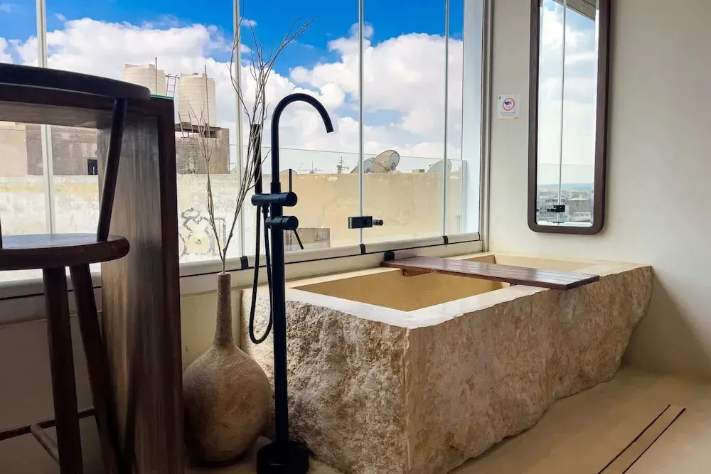 Xuru Stays I The Pyramids Horizon Studio w/ Bathtub