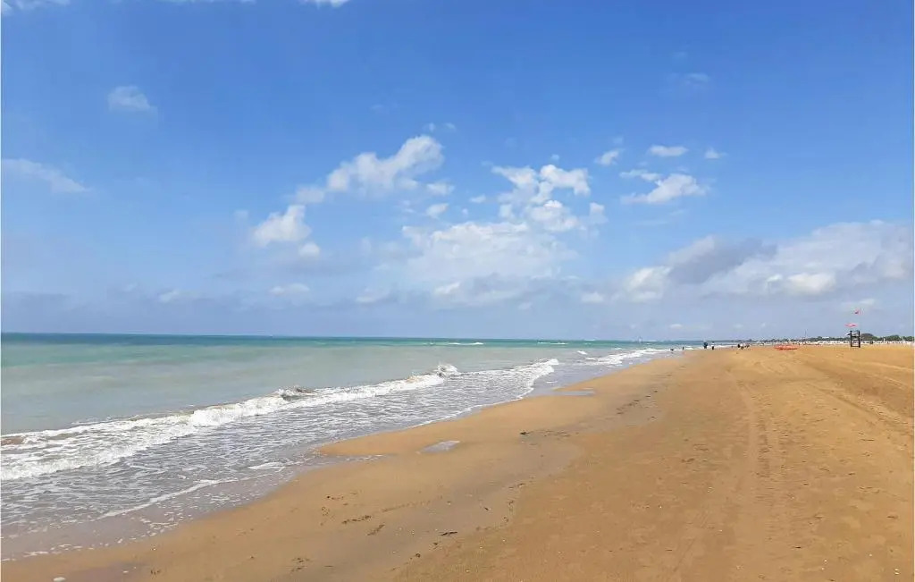Beautiful Apartment in Jesolo With 2 Bedrooms, Wifi and Outdoor Swimming Pool