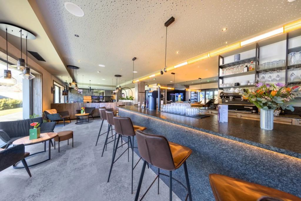 PEOPLES Hotel