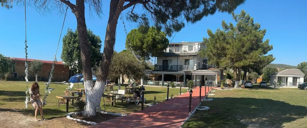 White Moon Hotel