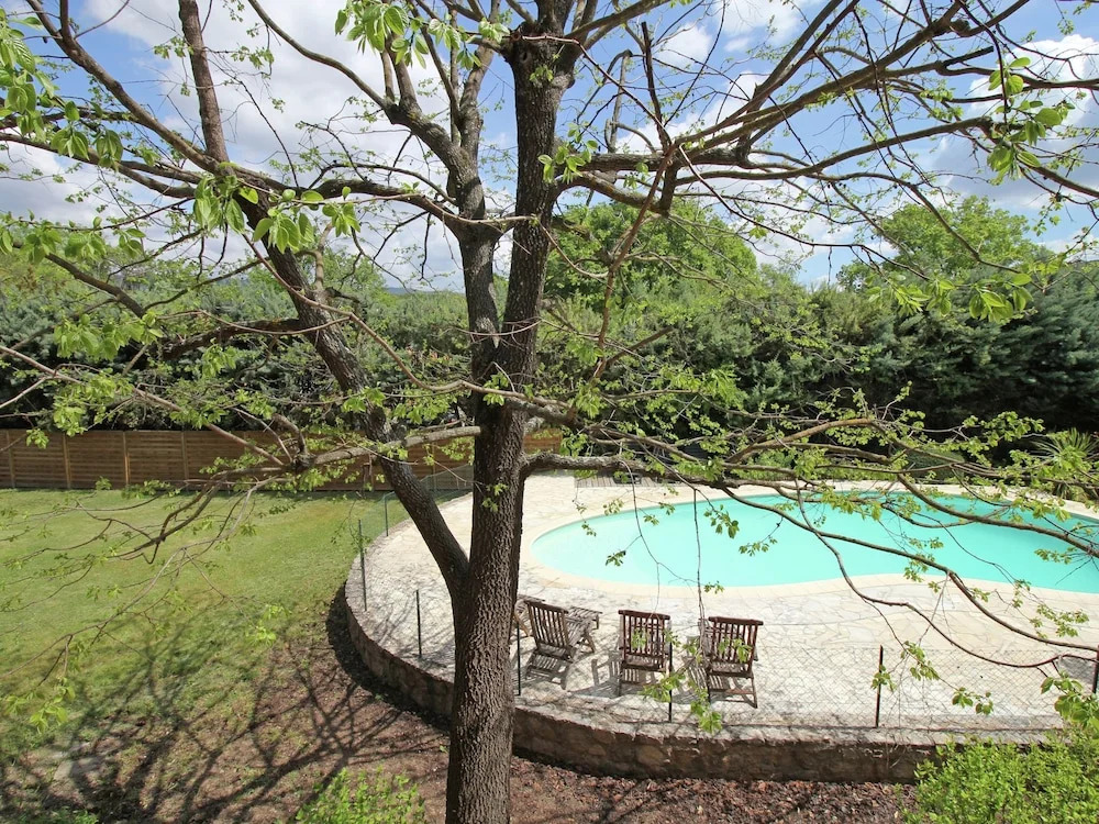 Lovely Holiday Home in Salernes With Swimming Pool