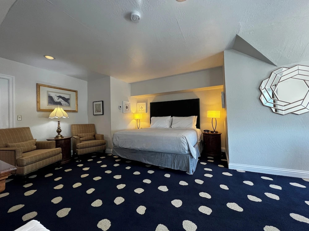 The Sterling Hotel