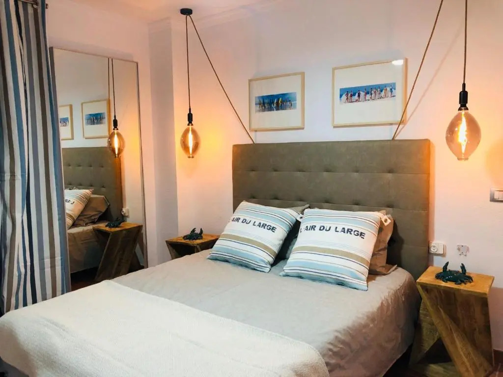 5 min walk from Yumbo! 128