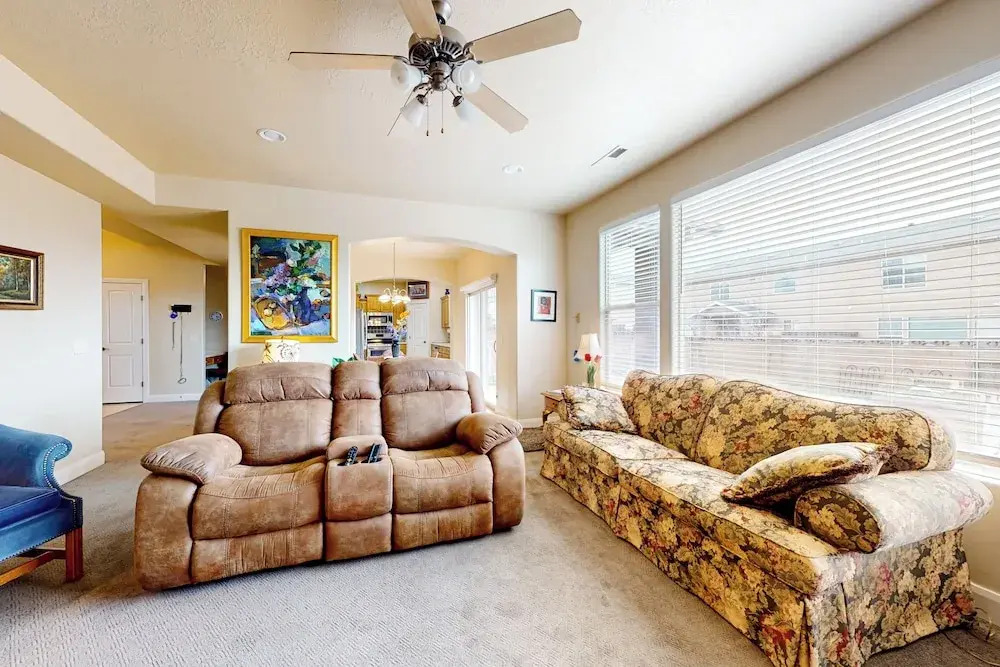 4BR Dog-friendly Mtn View Home w/ Grill & Yard