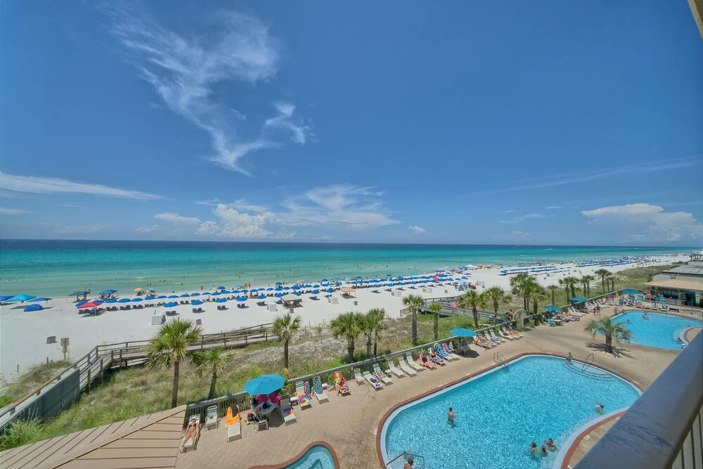 Cozy Condominium with Astonishing View from Spacious Balcony - Unit 0401 by RedAwning