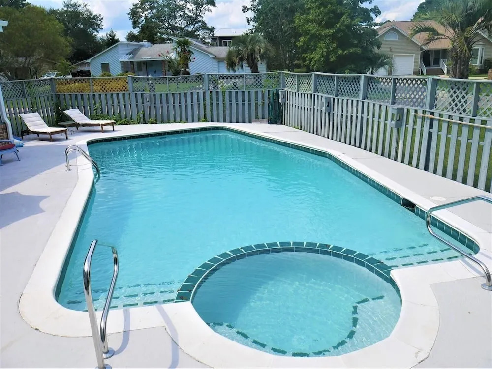 Gray House at Pawleys - 3 Br Home