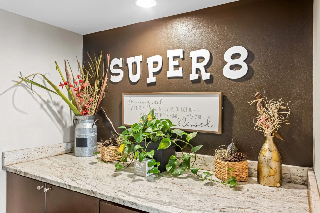 Super 8 by Wyndham Valdosta GA I-75