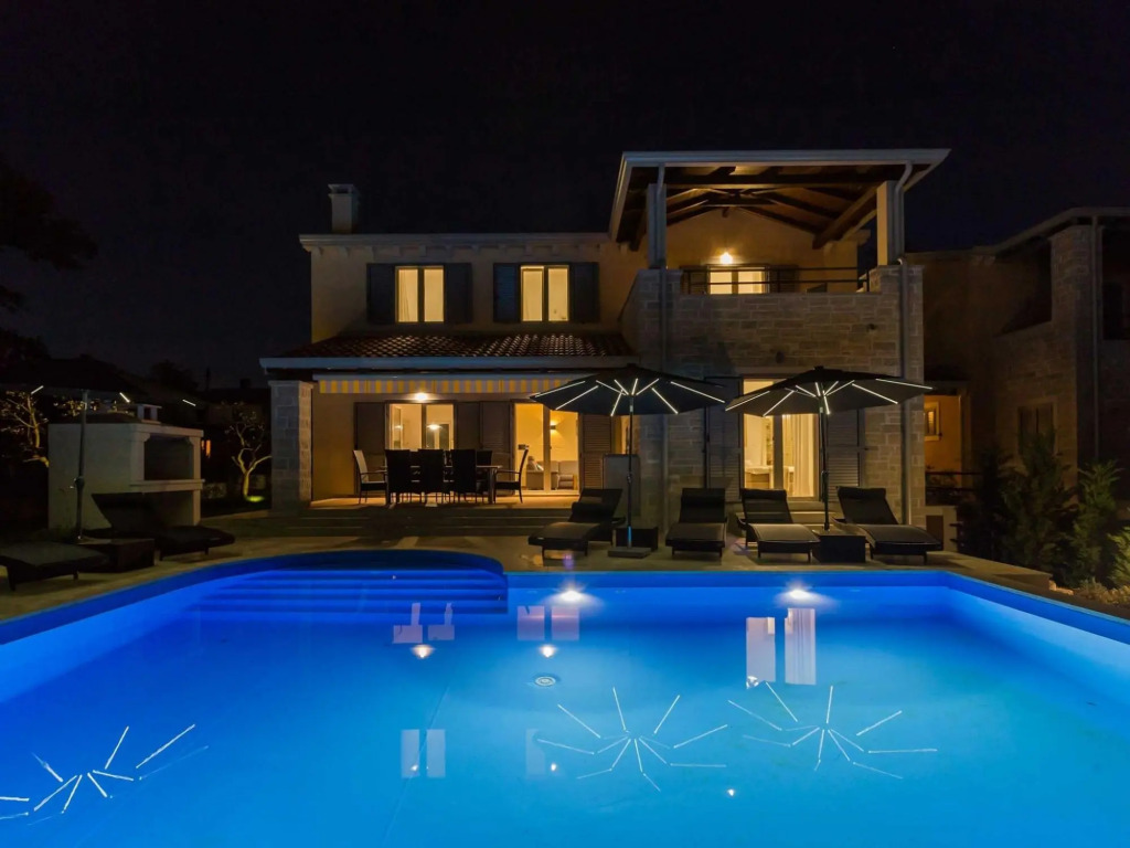 Villa in Deklici with Infinity Pool & Sea Views