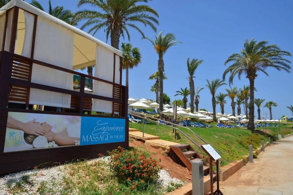 Golden Coast Beach Hotel