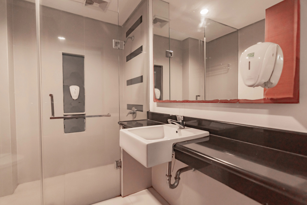 Urbanview Hotel Newton Riau Bandung by RedDoorz