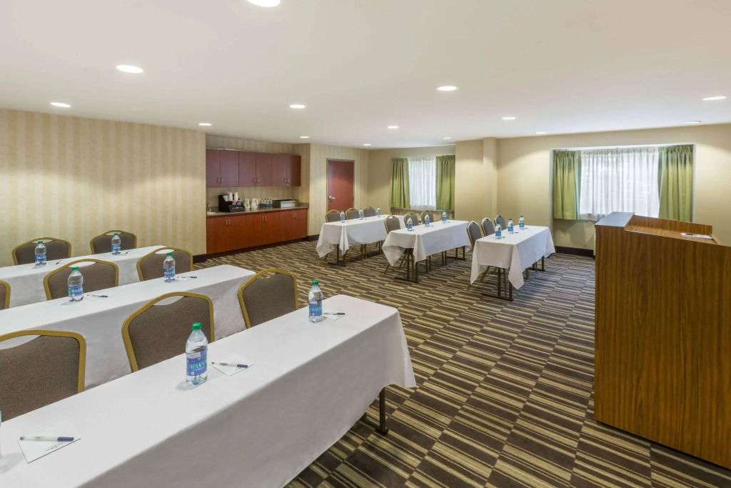 Microtel Inn & Suites by Wyndham Daphne