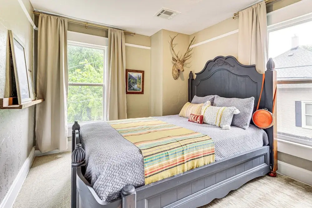 Walk to Downtown: Historic Guthrie Home on Mansur
