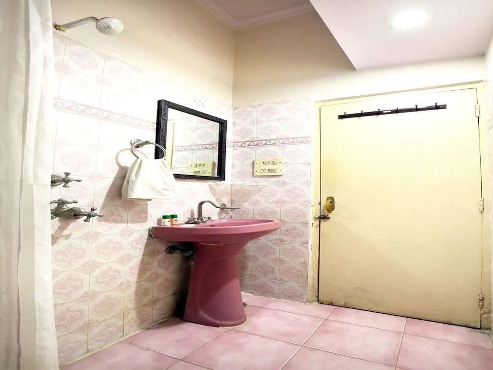 OYO 966 Hotel Sallow International
