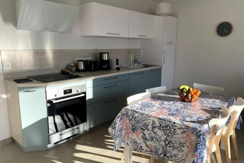 Residence 350 meters from the main beach