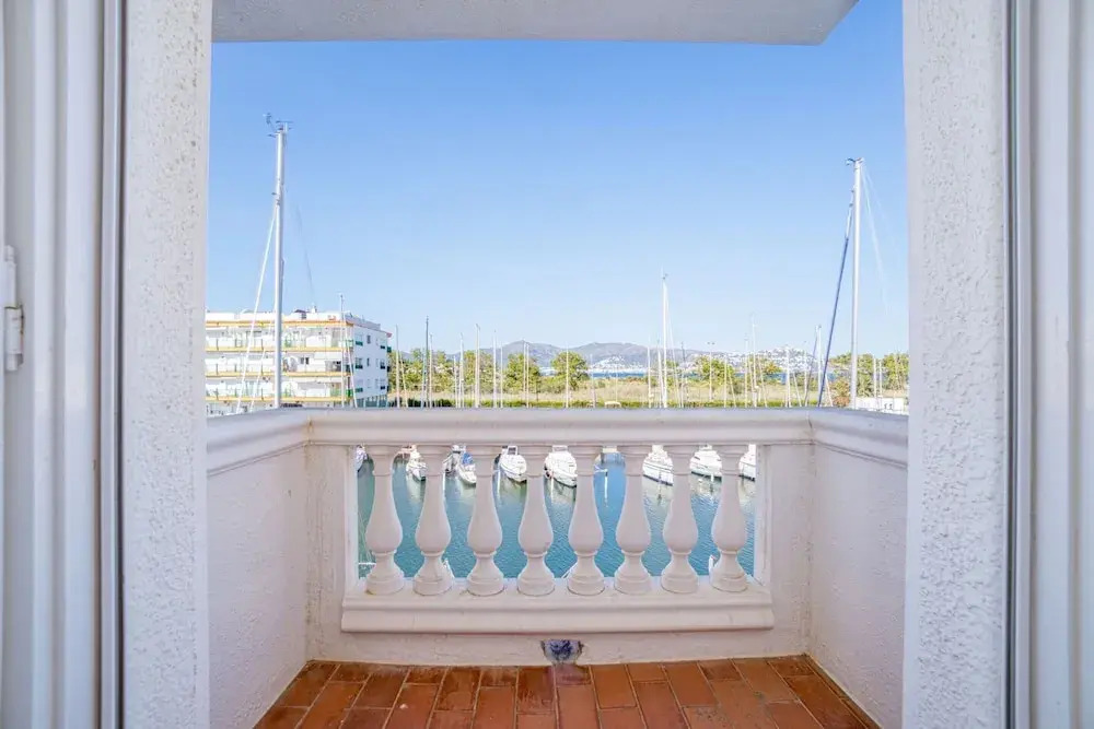 Terrace Apartment Near the Beach